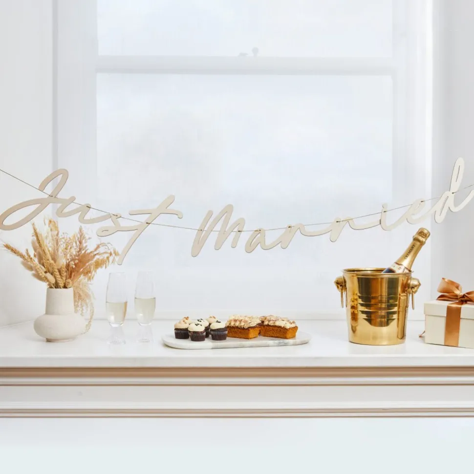 Just Married Wooden Banner | 1ct